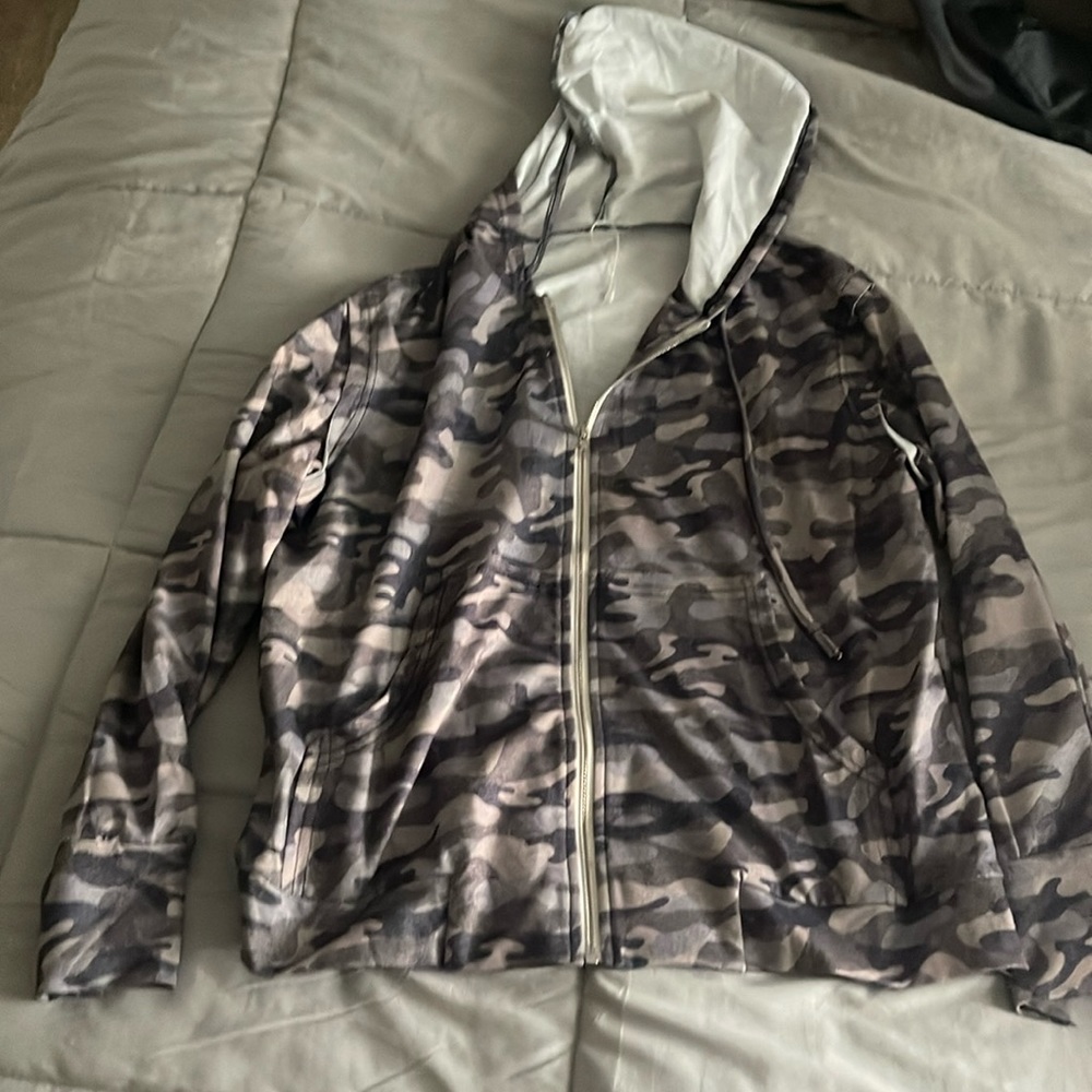 Cameo sweatshirt never worn
